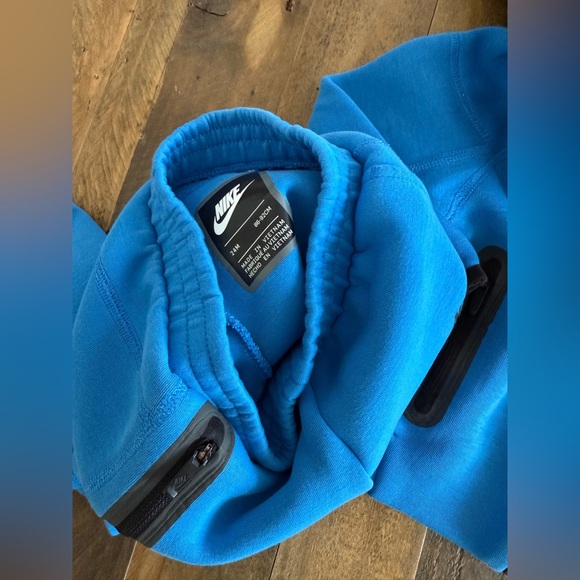 NIKE Tech Fleece Hoodie & Joggers Set (Baby) LIGHT PHOTO BLUE, Size 24M - Picture 4 of 4